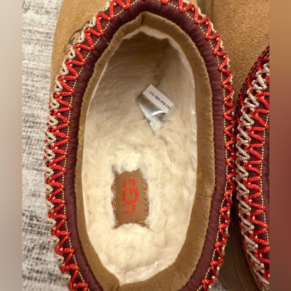 UGG Tasman Slipper with Red Trim - Picture 4 of 6